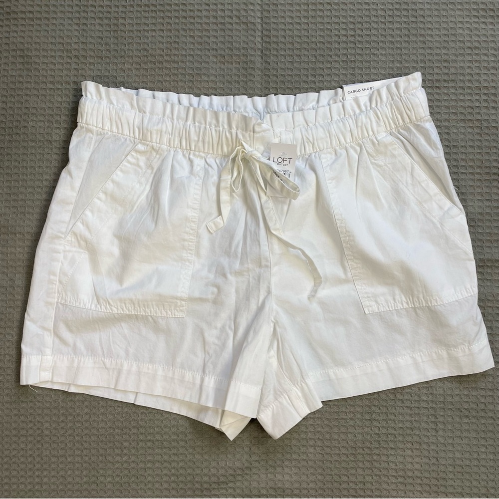 New LOFT Cargo Shorts Medium Womens Midrise Pull On White Beach Resort